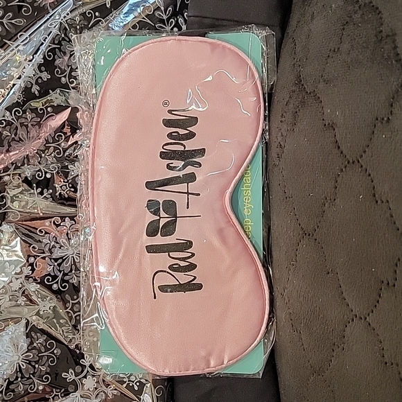 Cozy Sleep Set - Picture 3 of 4